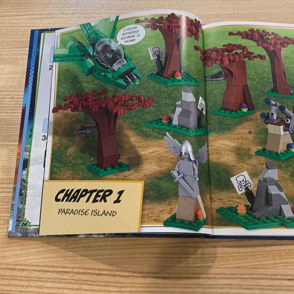 Lego Build Your Own Adventure DC Comics Super Heroes - Picture 4 of 6